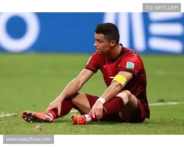 C罗赛场上狂砍进球，家里却被宠成了低调暖男，反差也太大了吧！